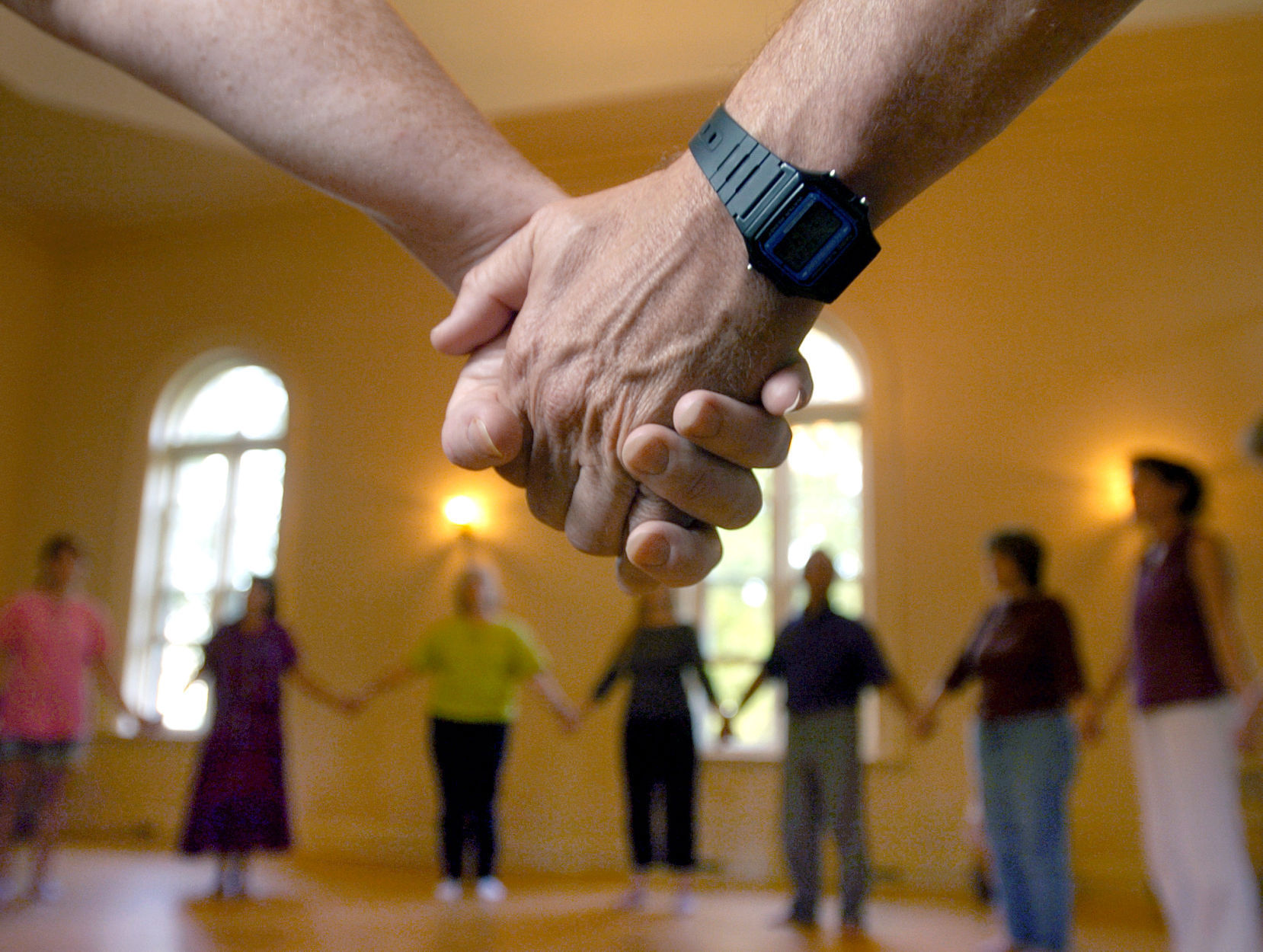 Holding hands, 2004